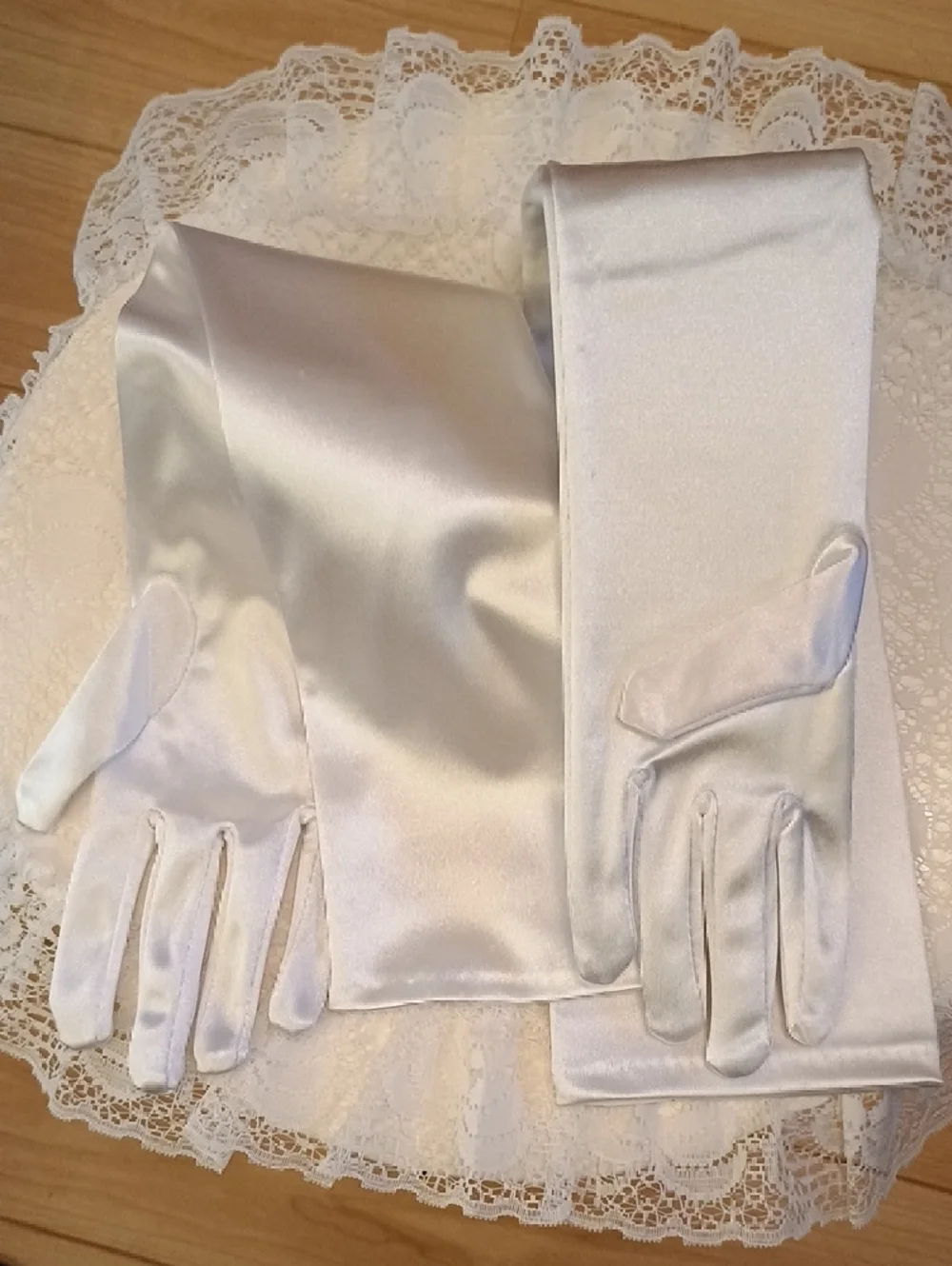 NWOT Long Satin Opera Gloves in Classic White - Picture 2 of 2